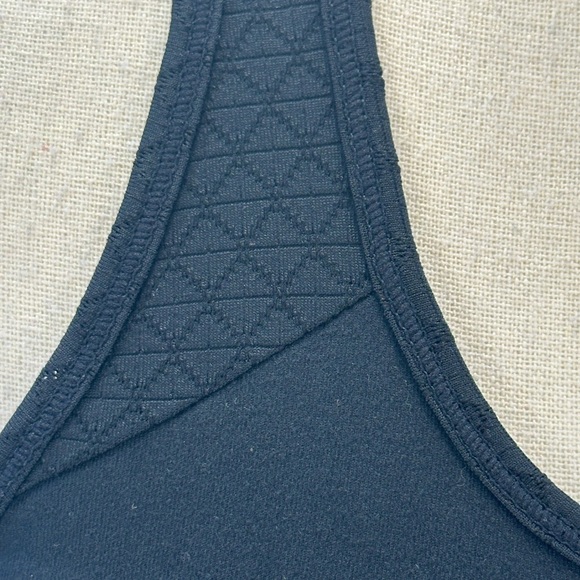 Bench Sleeveless Cross Back Long Tank Top - Black - size Small - Picture 5 of 10